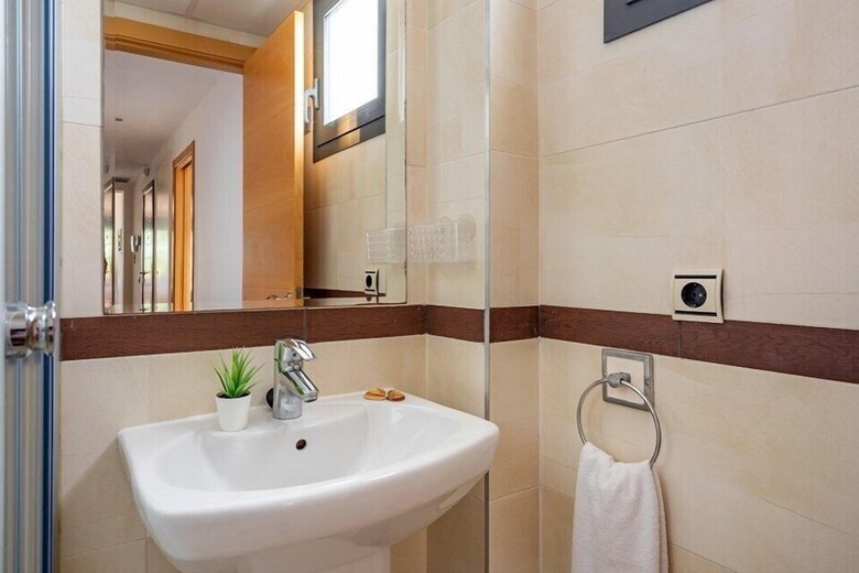 Ground Floor Terrace Apartment In Alamar Ref 31