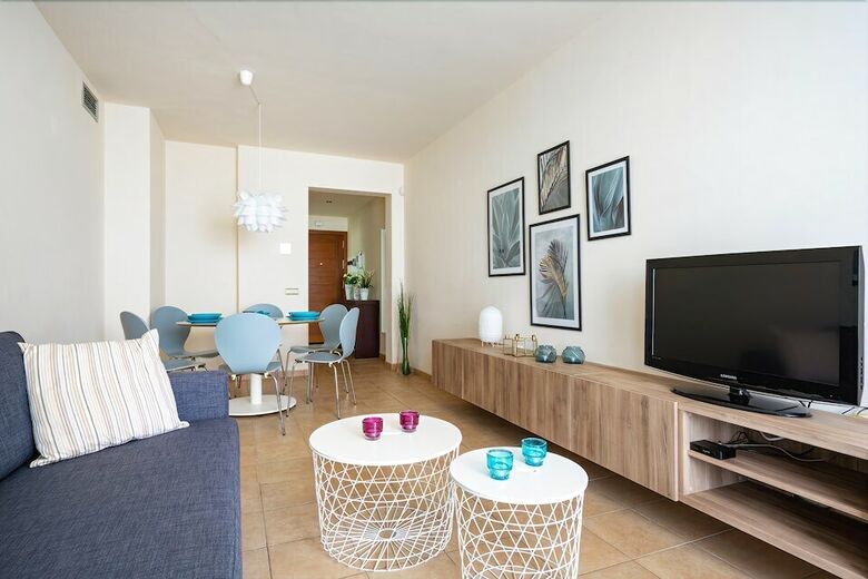 Large Terrace Apartment And Near The Pool Ref 38
