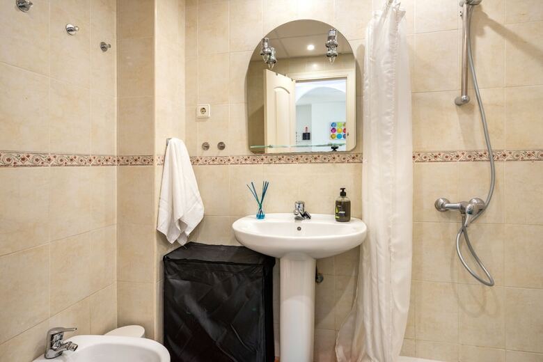 Beachside Apartment With Garden Ref 89