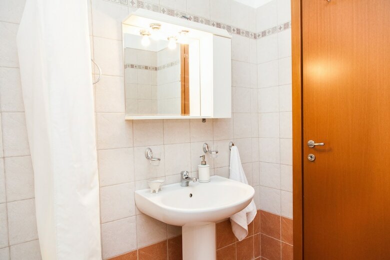 Spacious Apartment In Neos Kosmos