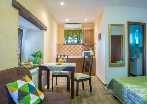 Hostal Guesthouse Villa Marija