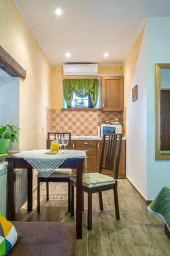 Hostal Guesthouse Villa Marija