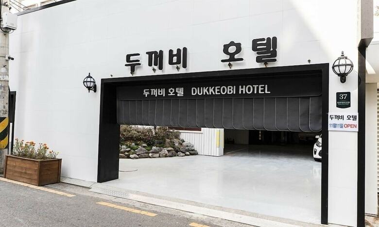 Seocho Dukkeobi Hotel