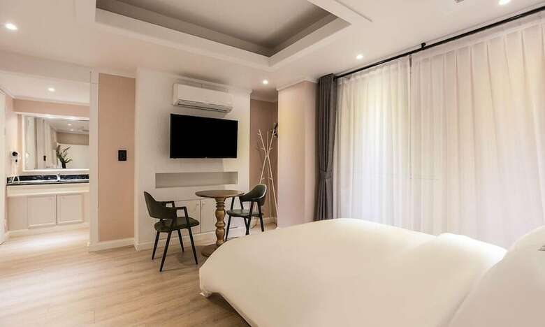 Seocho Dukkeobi Hotel