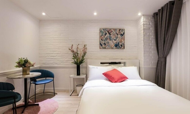 Seocho Dukkeobi Hotel