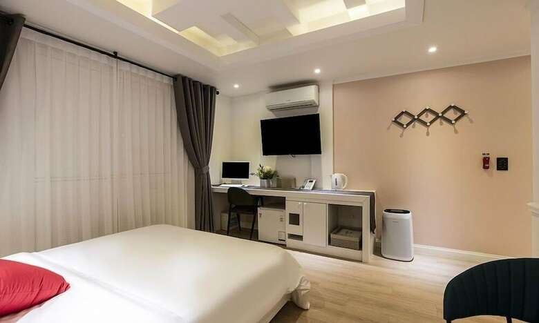 Seocho Dukkeobi Hotel