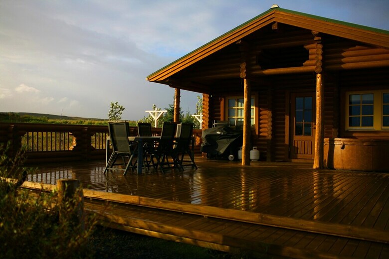 Log Cabin At White River
