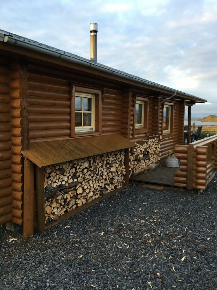 Log Cabin At White River