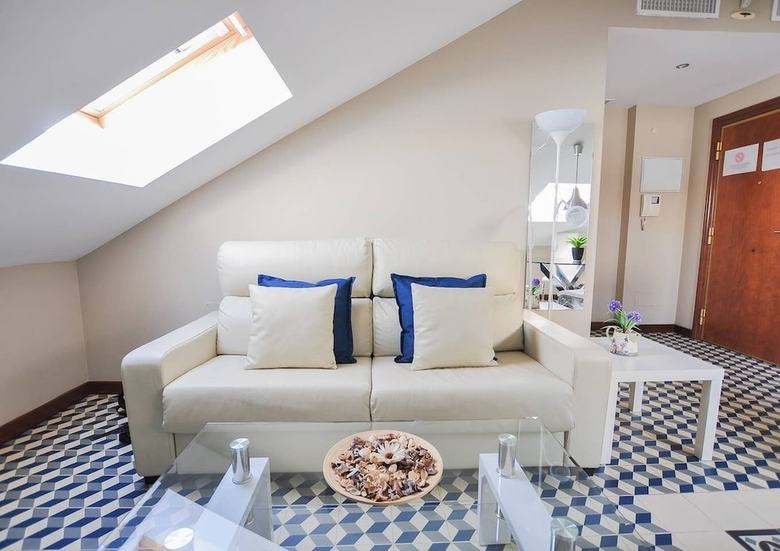 Apartamentos Hm Perchel Malaga