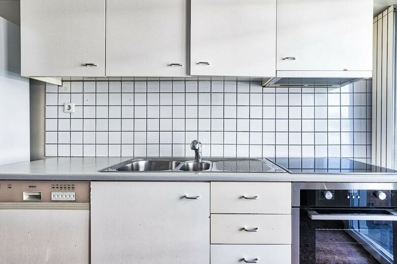 Spacious 3 Bedroom Apartment In Alimos