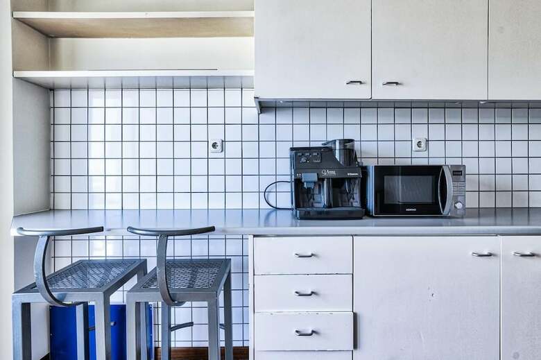 Spacious 3 Bedroom Apartment In Alimos