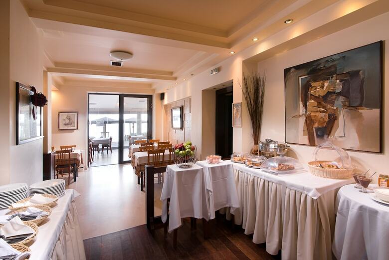 Aigli Hotel Perea