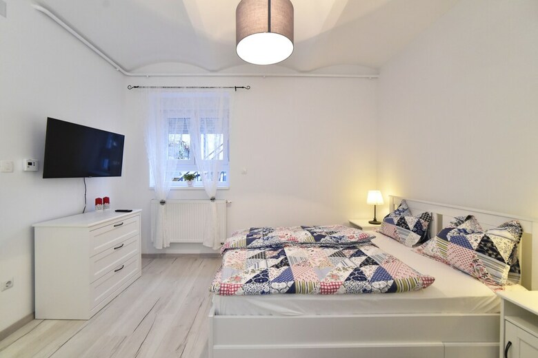 Petit Main Square Apartment
