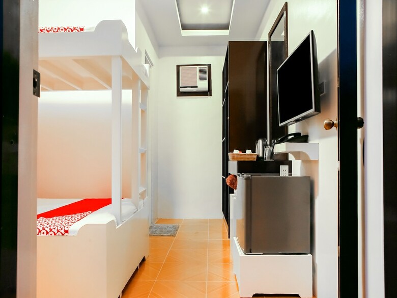 Hotel Oyo 484 Gonzala Suites