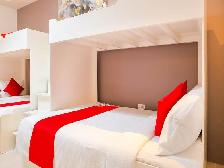Hotel Oyo 484 Gonzala Suites