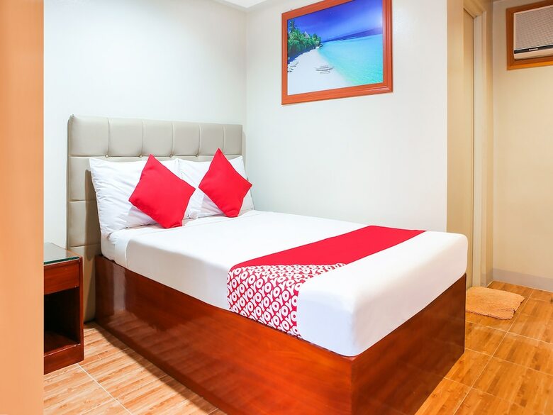 Hotel Oyo 484 Gonzala Suites