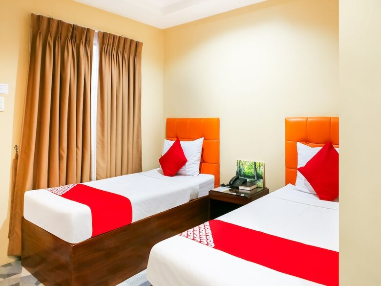 Hotel Oyo 484 Gonzala Suites