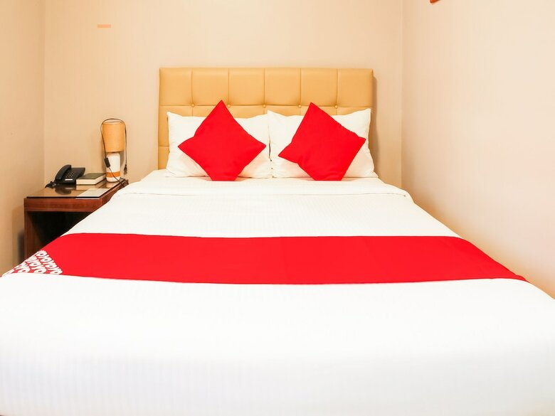 Hotel Oyo 484 Gonzala Suites