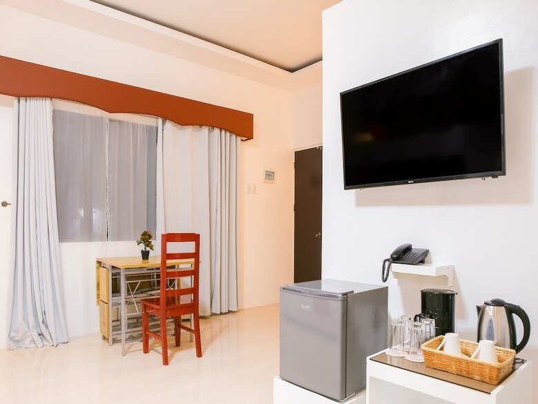 Hotel Oyo 484 Gonzala Suites
