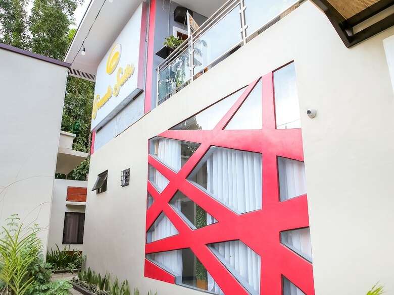 Hotel Oyo 484 Gonzala Suites