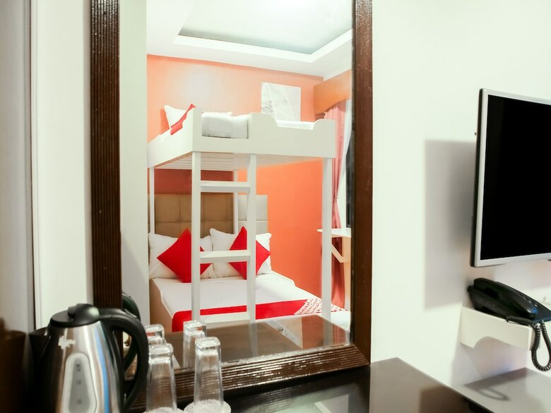 Hotel Oyo 484 Gonzala Suites