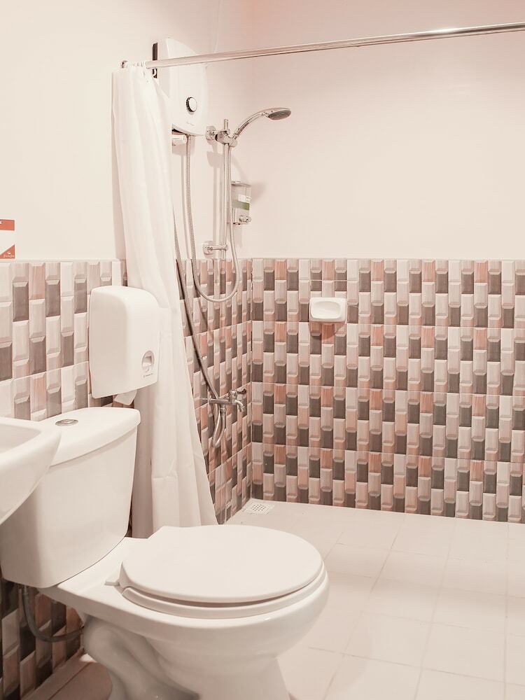 Hotel Oyo 484 Gonzala Suites