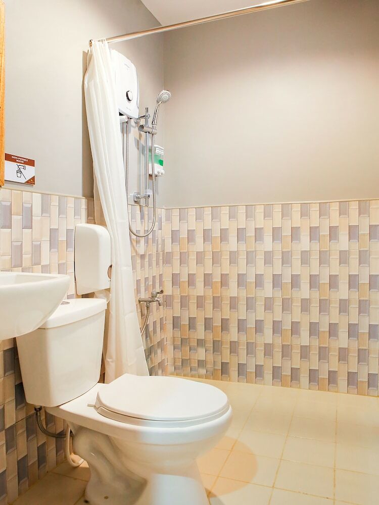 Hotel Oyo 484 Gonzala Suites