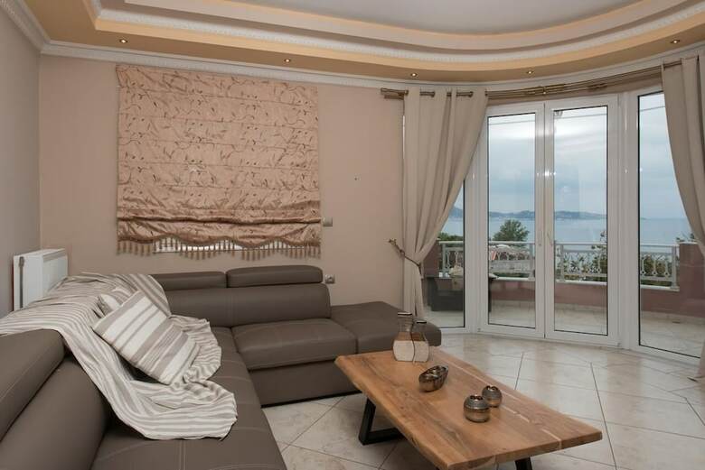 Vicky's Luxury Apartment With Sea View