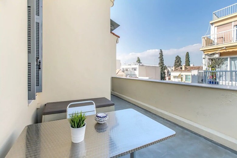 Spacious Apartment In Plaka Athens A3