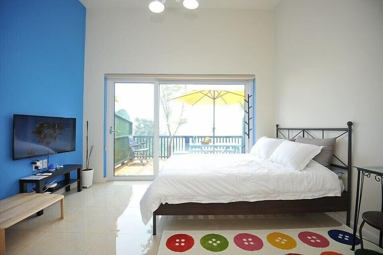 Ara Hill Pension