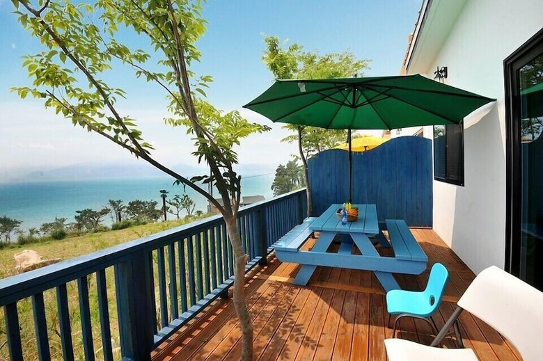 Ara Hill Pension