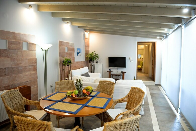 Patras Luxury Seaside House