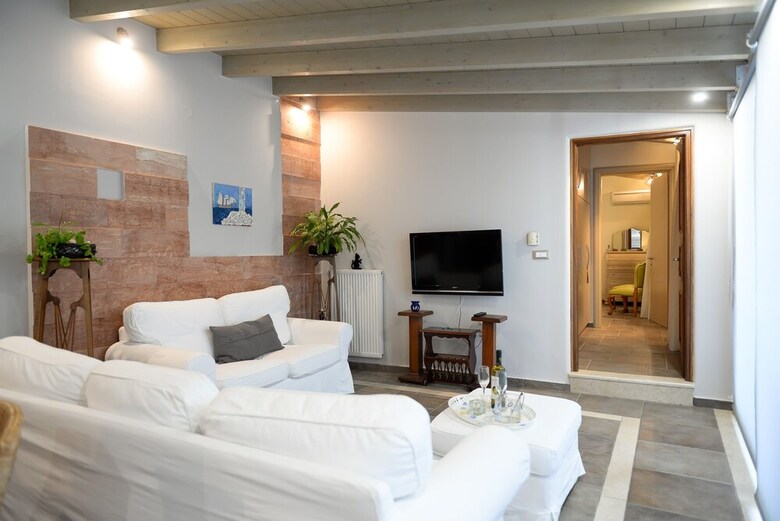 Patras Luxury Seaside House
