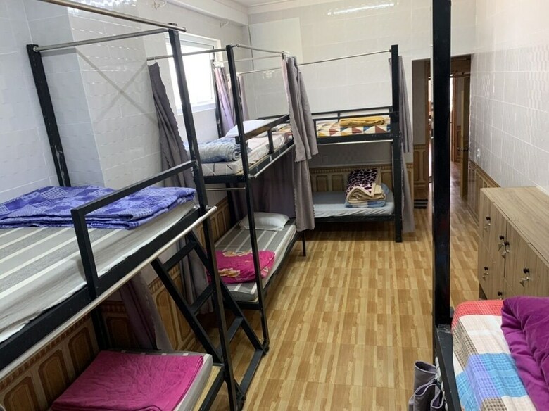Hostal Lee Na Hotel - Hostel