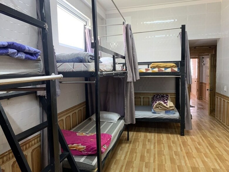 Hostal Lee Na Hotel - Hostel