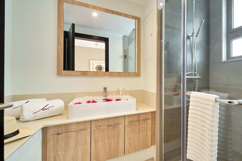 Apartamentos Ocean Legends Beachfront Suites