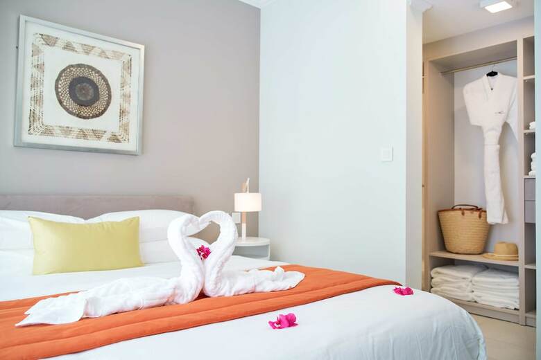 Apartamentos Ocean Legends Beachfront Suites