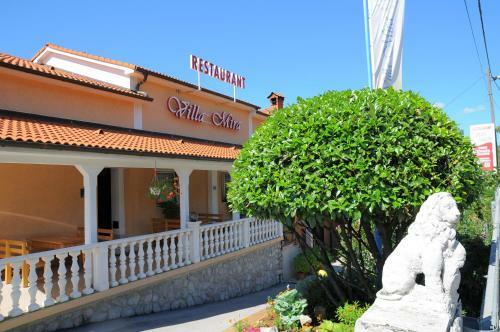 Hostal Hotel Villa Mira