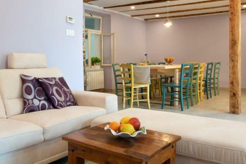 Villa Holiday Home Ladonja