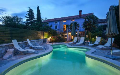 Villa Holiday Home Ladonja