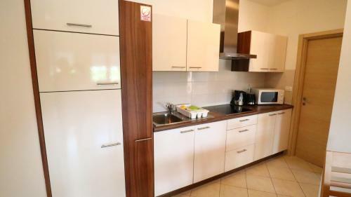 El Vista Apartments