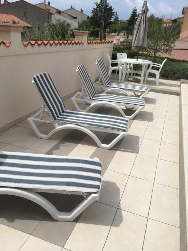El Vista Apartments