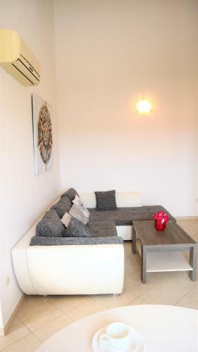 El Vista Apartments