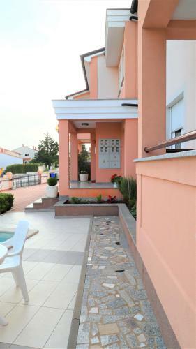 El Vista Apartments