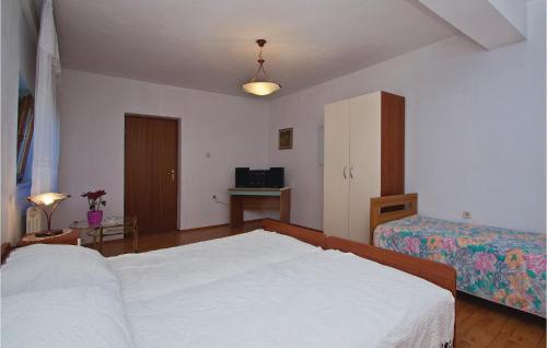 Apartment Vinkuran Carovac