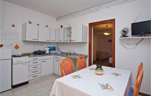 Apartment Vinkuran Carovac