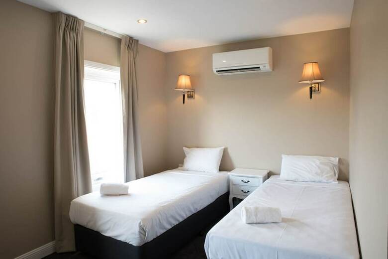 Hotel Lily Sands Inn