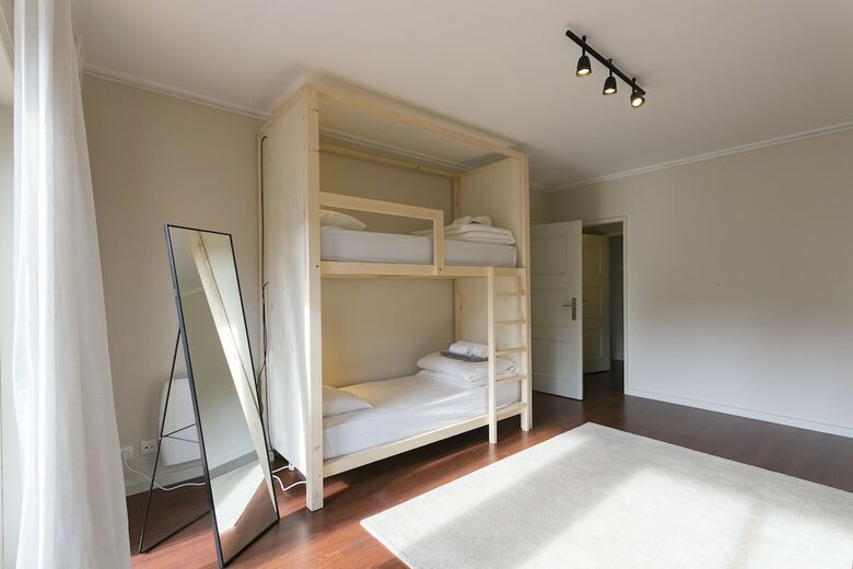 Hostal Circle Surfcamp - Porto Surf House Hostel