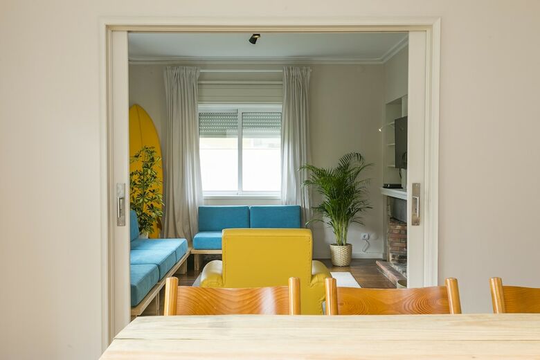 Hostal Circle Surfcamp - Porto Surf House Hostel