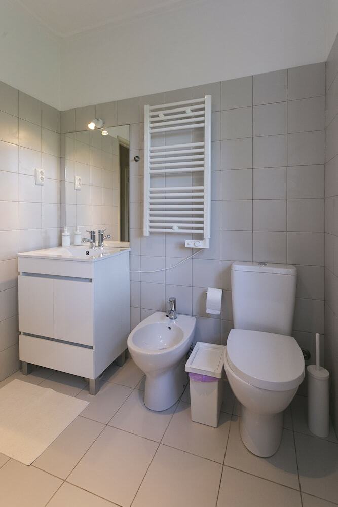 Hostal Circle Surfcamp - Porto Surf House Hostel